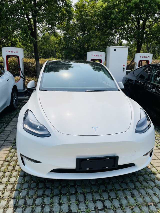 ModelY提车两个月小结
标准续航的Model Y出来之后我是第一批下单的，之