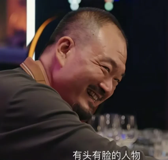 《利剑·玫瑰》，搞清楚了，叶修明不是瘸哥，他是被吴斌设计顶包。

胡晓璐孩子被抢