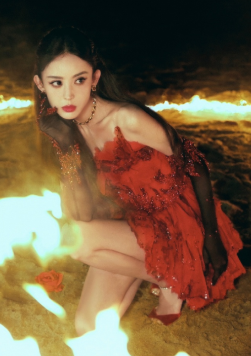 娜扎的玫瑰妆造，状态和妆容超好的！
