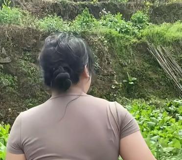 为了吃健康菜，一大早有机肥，一天都不想吃饭了[泪奔]<br />
<br />