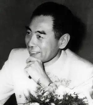 周恩来如果参与授衔，后果可想而知。作为党内的重要人物，他的军事背景绝对不容小觑。