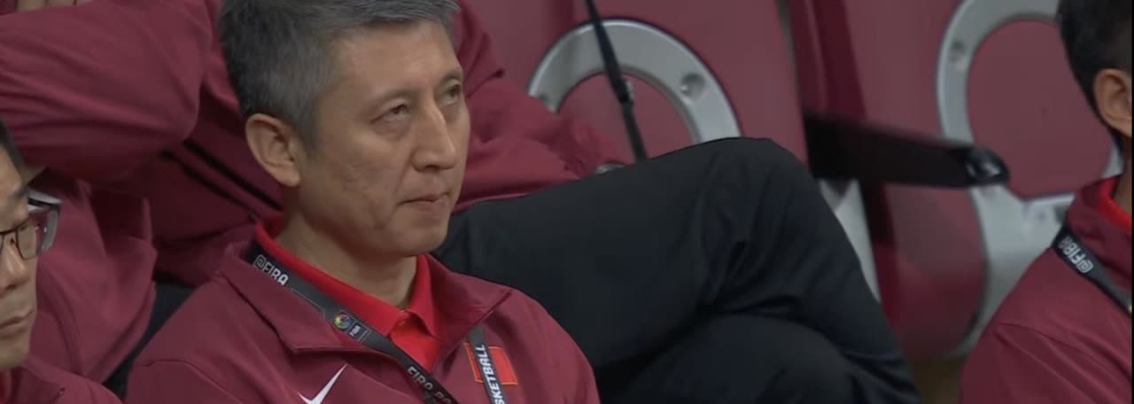 郭指导带着教练组观战澳洲与伊朗的半决赛！中国男篮静待男篮亚洲杯决赛对手，郭士强赛