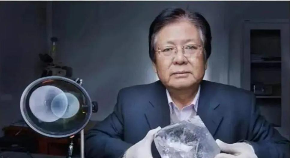 2009年，中国硬是凭一块石头死死封锁了美国技术7年，让美国损失了好几百亿，美国