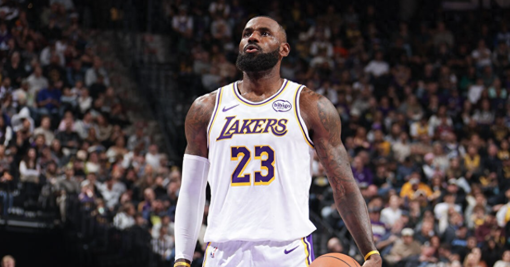 据ESPN记者Dave McMenamin报道，消息源透露，勒布朗-詹姆斯尚未决