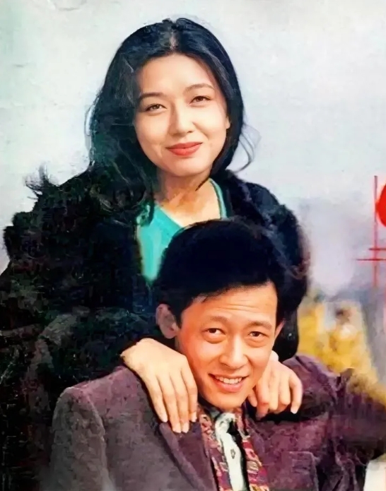 我感觉这个王志文就没年轻过
老了还比年轻时候看着要年轻
江珊真的很好看 
长了一