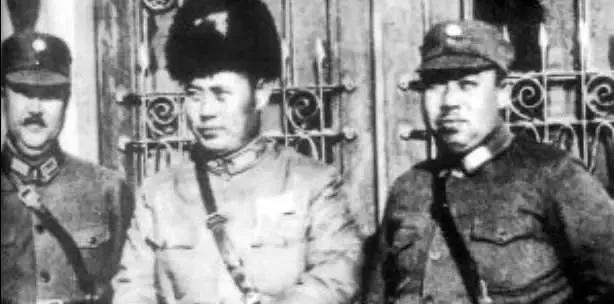 1940年2月，日酋攻占五原，傅作义决定在五原东北挖开乌拉壕干渠放进黄河水，使土