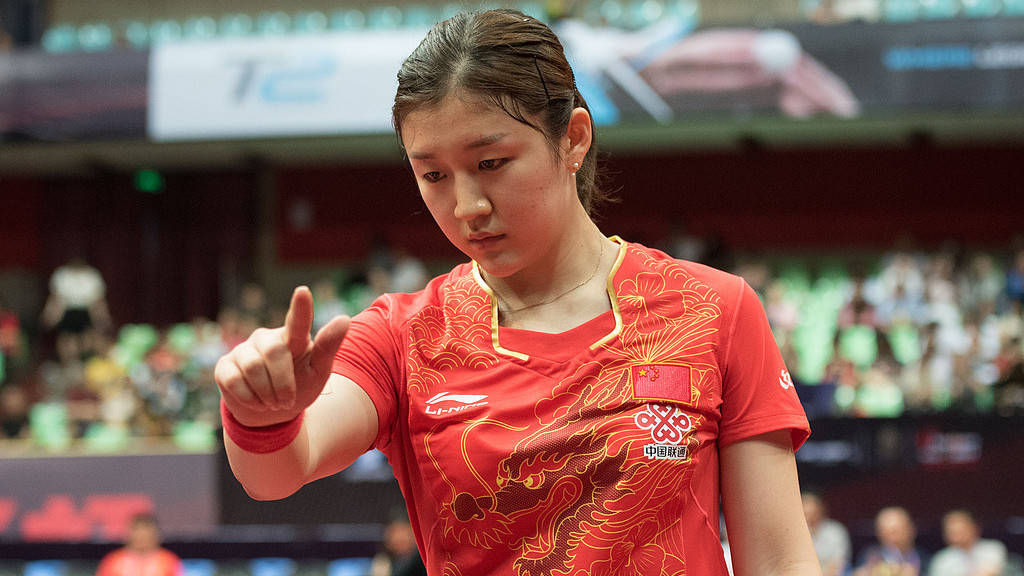 陈梦带妈妈看演唱会，展现运动员生活化一面