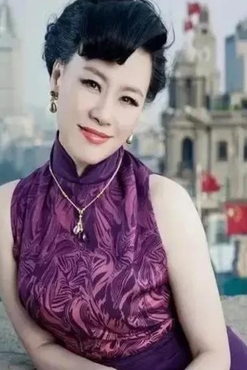 邬君梅在《六姊妹》里演穷妈妈，引发了不少讨论。剧中她一句“我就是洋气”，意外带出