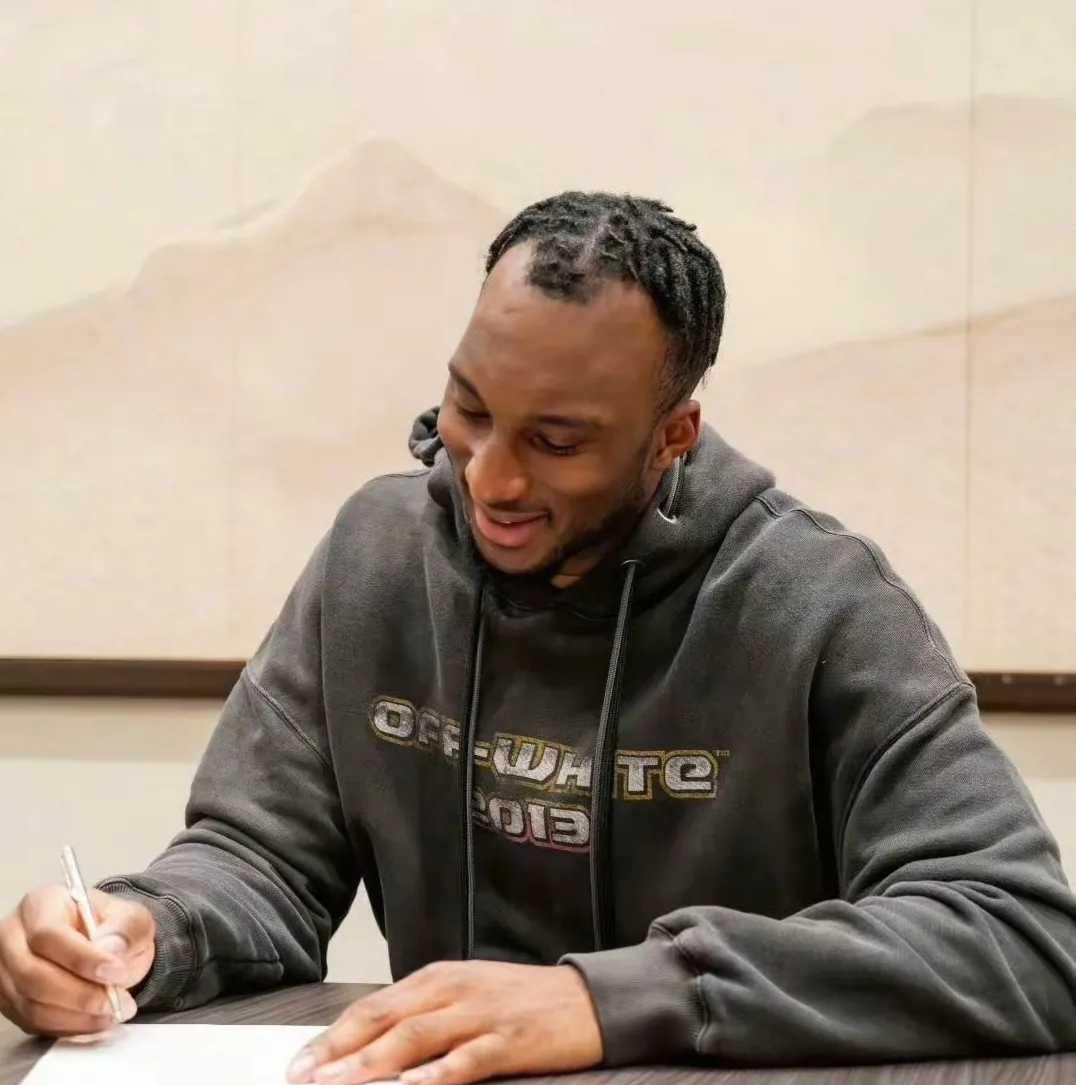 “39岁杜兰特还要抡全队？”
火箭真打算让他单打一整季！
乌度卡把全队变保安队：