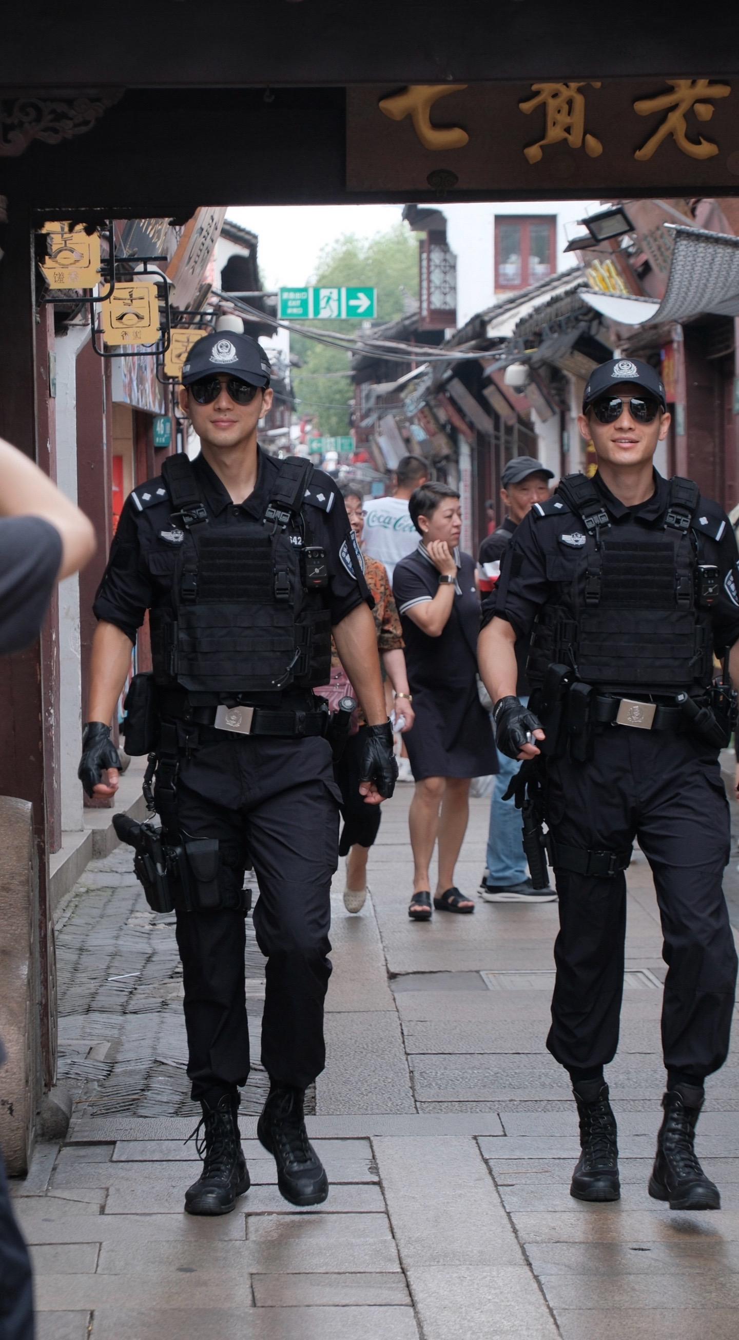 没想到上海的警察都这么帅7