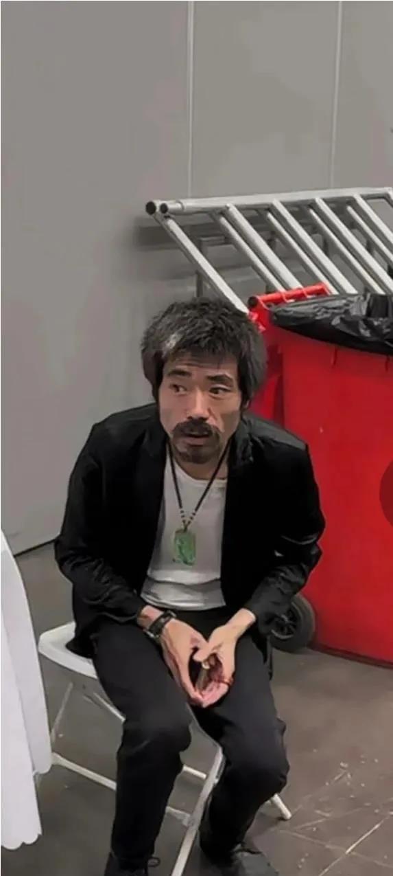 看看这个，还有人相信这是巴黎世家的二公子吗？哈哈网红都是好演员！大家擦亮双眼，捂
