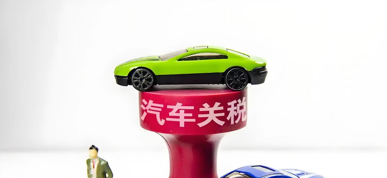 突发！特朗普签了: 永久25%关税！当地时间3月26日，美国总统特朗普在白宫签署