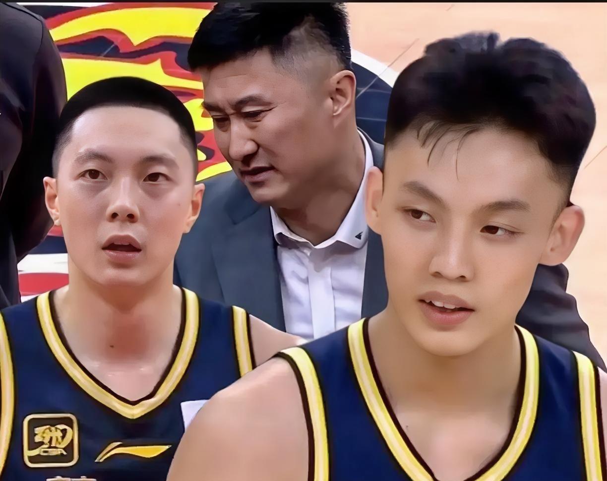 球迷朋友们发现了吗？广东队上赛季颗粒无收，却把常规赛赢辽宁队44分当成了最大的收