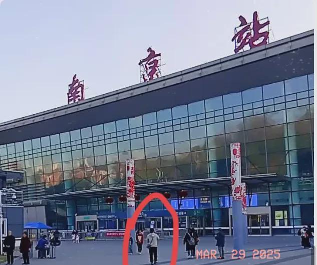 华夏名城四南：

1、首南：南京（江苏）
2、次南：南昌（江西）
3、三