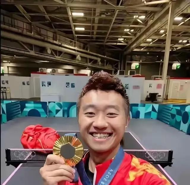 真是万万没想到，
樊振东最好恩好哥们不是梁靖崑，也不是王楚钦，而是陪伴他多年的赵