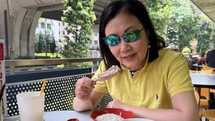 汪明荃罗家英新加坡狂炫榴莲！76岁退休生活竟比年轻人还野？