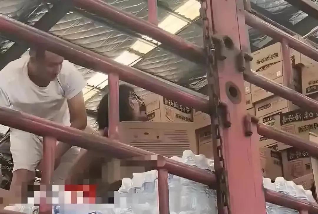 再一次被胡雷先生的“善举”感动到说不出话来！
这次支援榕江，胡先生又筹备了万斤大