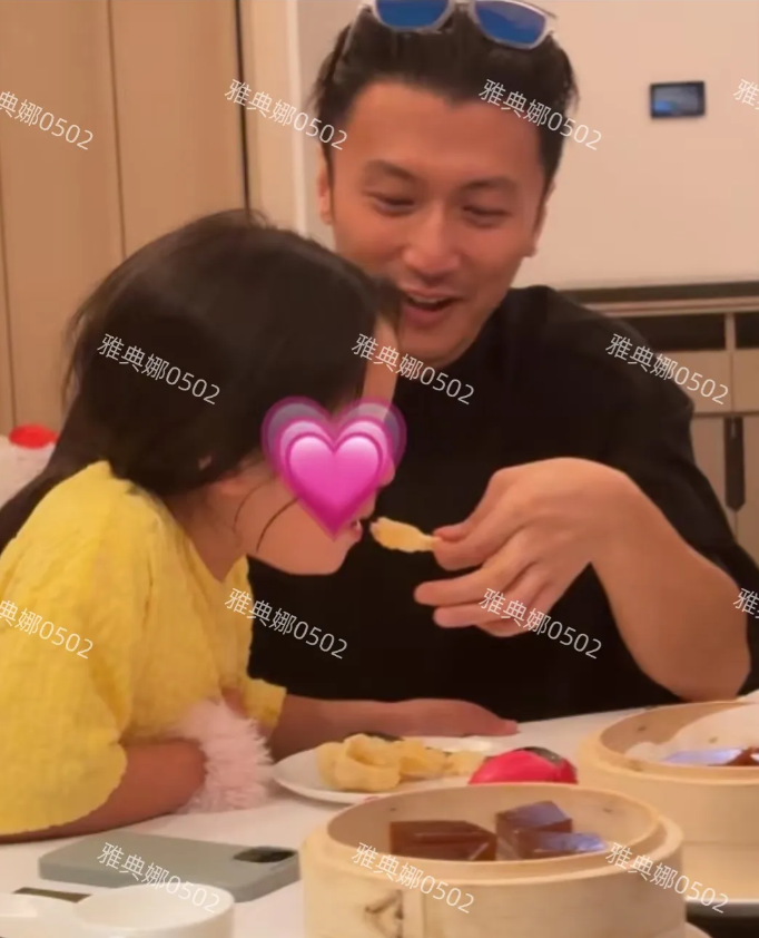 谢霆锋这个舅舅真的很喜欢他的外甥女!
妹妹谢婷婷的女儿Sara6岁生日，谢霆锋亲