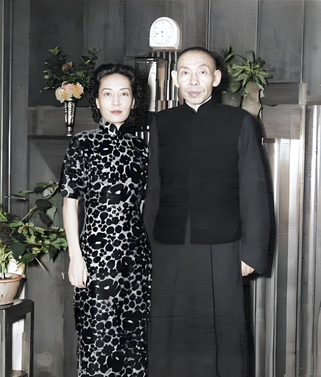 1950年香港杜宅，63岁杜月笙与43岁孟小冬的结婚照
