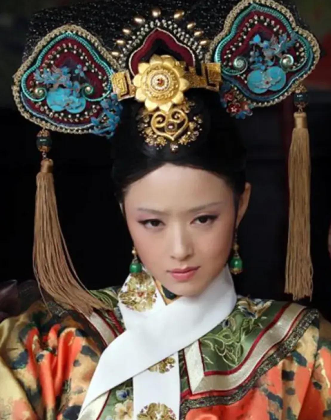 一个恶人居然被吹捧成这个样子！
那些天天吹嘘的华妃党们，该消停消停了！
甄嬛传中