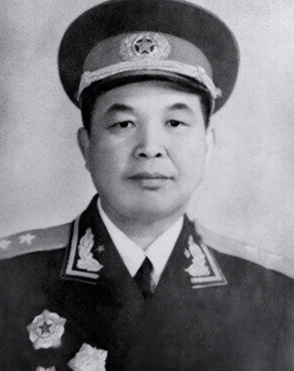 1953年，西康军区司令员刘忠知晓家人仍在世，便带着妻子踏上回乡之路去见母亲。到