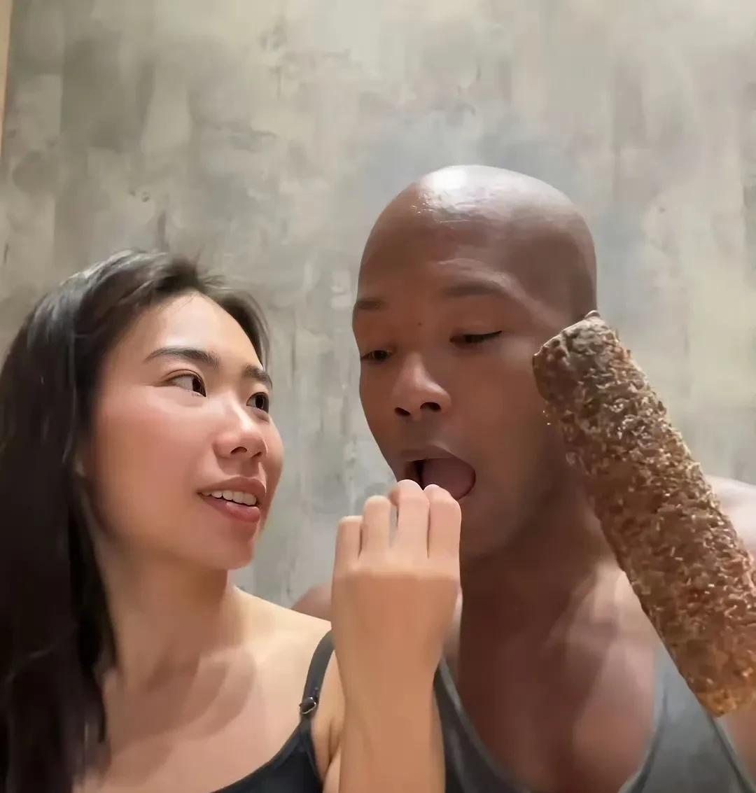 不少国女在择偶时，把国男脱发当成“硬伤”。
相亲时，一看到头发稀疏的国男，就满脸