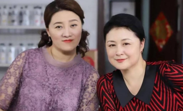 一次，赵本山对年仅23岁的葛珊珊说：“反正你长得不漂亮，索性就牺牲形象，你的大脸
