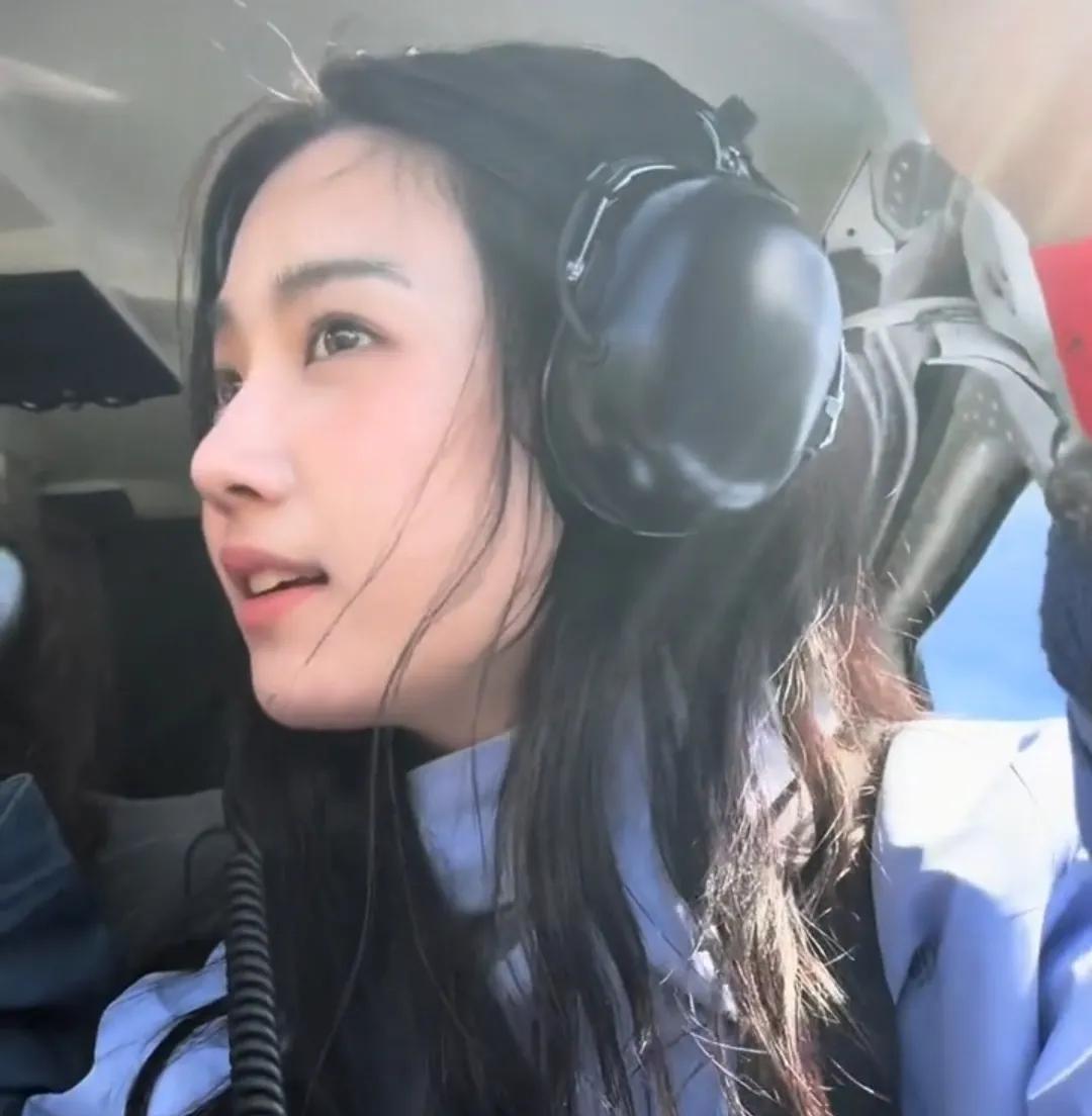 卢昱晓真的给人那种积极乐观的感觉，她的视频都好有情绪价值，她很灵！尤其是眼睛好干