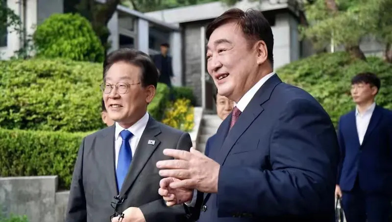 中韩关系新篇章











谁能想到，韩国新总统刚上任，仅仅几个小时，
