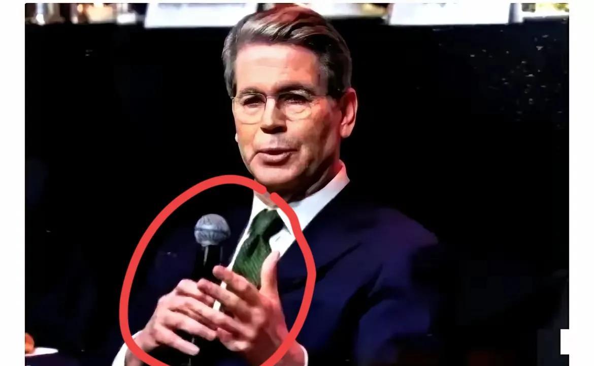 美国国债又出问题了，这不又开始疯涨了，利息也开始疯涨了，这又是怎么回事呢？
美国