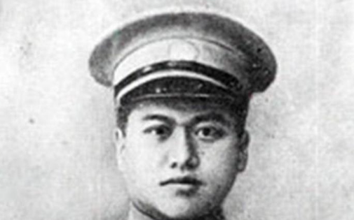 民国最狠背刺王！表面装孙子暗地下黑手，2年半时间把半个中国军阀全部干趴下，手段太阴了！