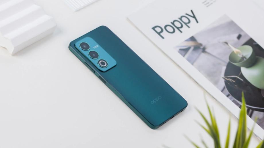OPPO 新机全面越级：标准版打破旗舰定律