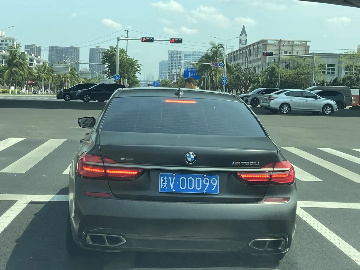 这是顶配吗？v12
多少钱？
