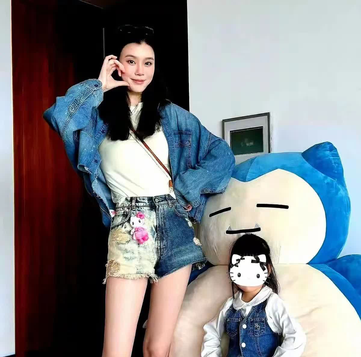 当超模爱上生娃
奚梦瑶的生育能力也是杠杠滴的
向第三个目标进攻
毕竟婆婆给