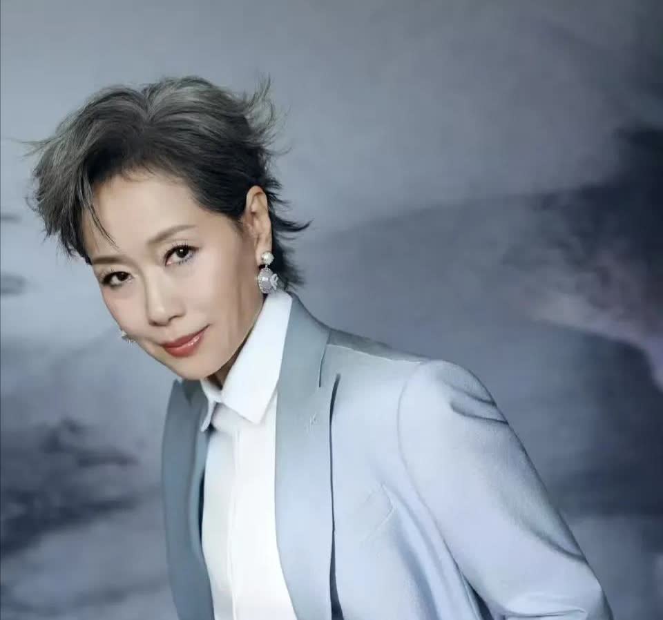 我敢说
全网最难过的就是叶童了。

偶尔怀旧是非常好的，但月月开演唱会，如