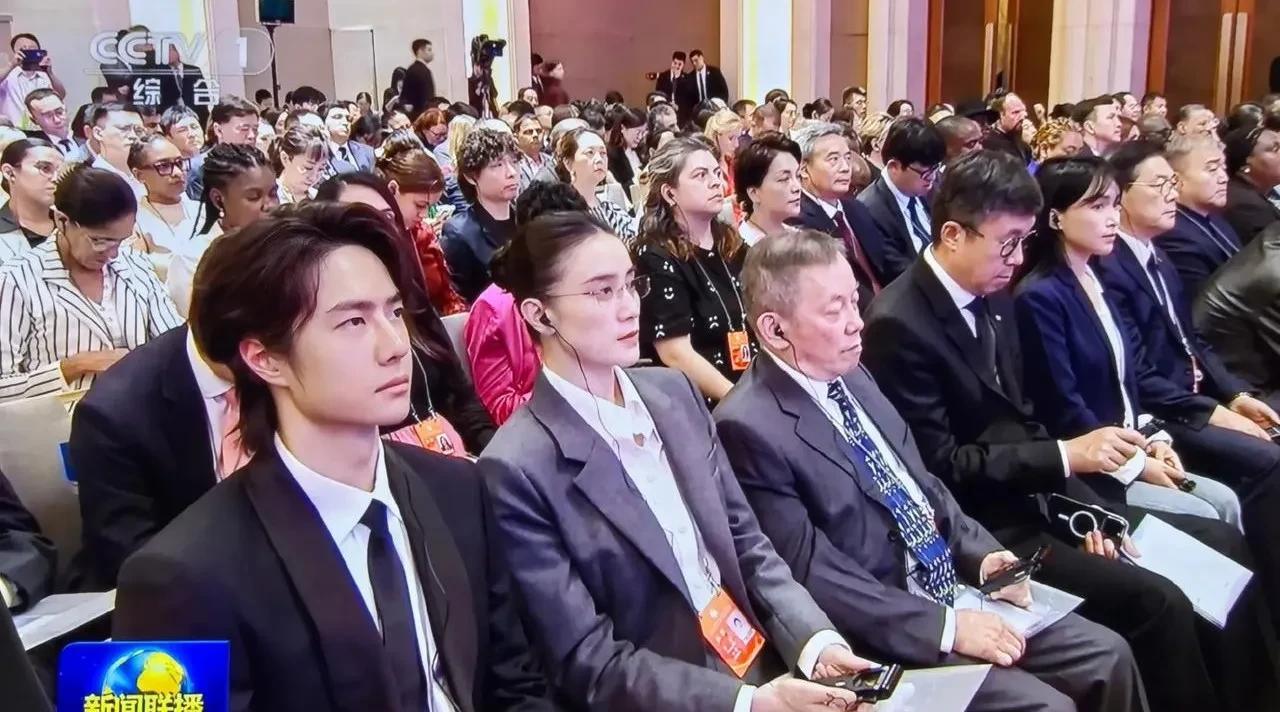 #怎样才能不那么喜欢王一博#
这根本做不到，考古王一博之后只会越来越喜欢他，美貌