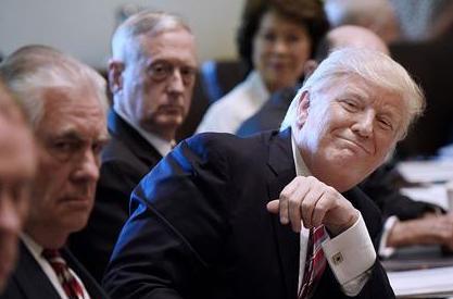 美国现在分裂严重，为什么对中国的态度却出奇的一致？就这么说吧，要是不反华，美国可