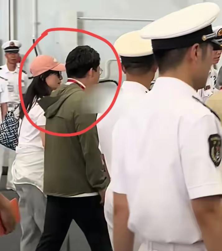 李嘉诚注定无法体面的老去了，
不是因为他塌房了，
也不是他有了不好的传闻，而是