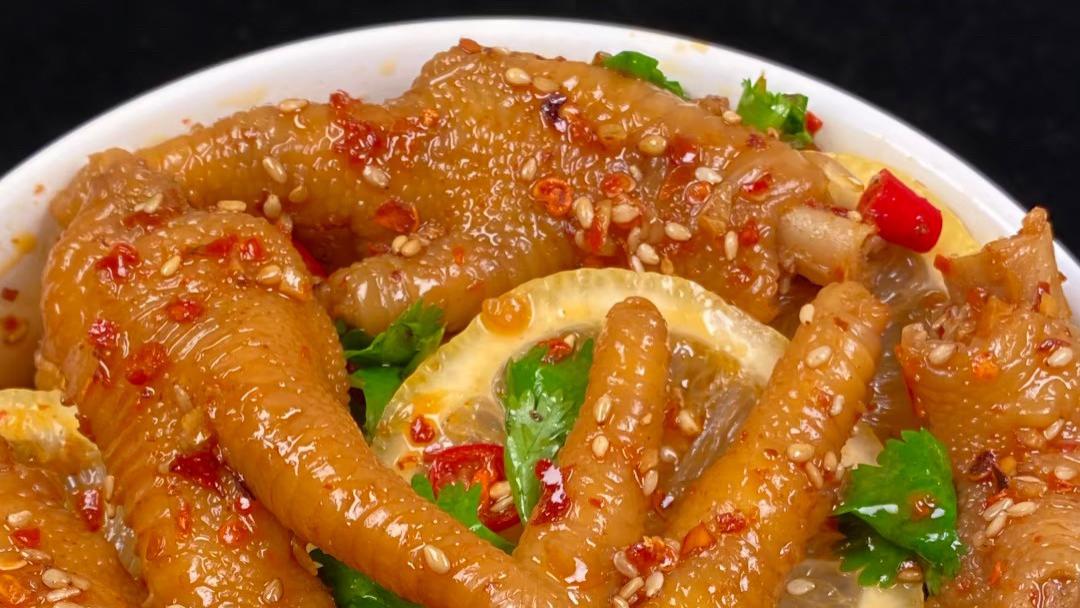 香辣入味！好吃到舔手指的柠檬蒜香鸡爪
