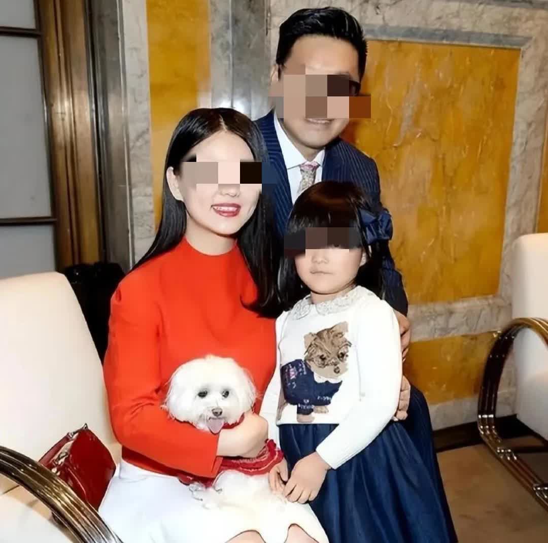 原来这才是离婚的真相，
李湘和王岳伦为什么离婚？
不是性格不合，也不是女强男