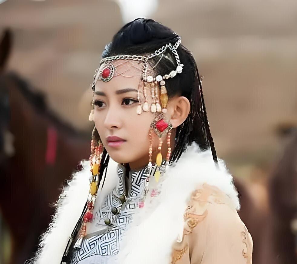 成吉思汗攻灭乃蛮部后，将先后嫁过太阳汗父子的古儿别速，纳为自己的嫔妃。多年后，胆
