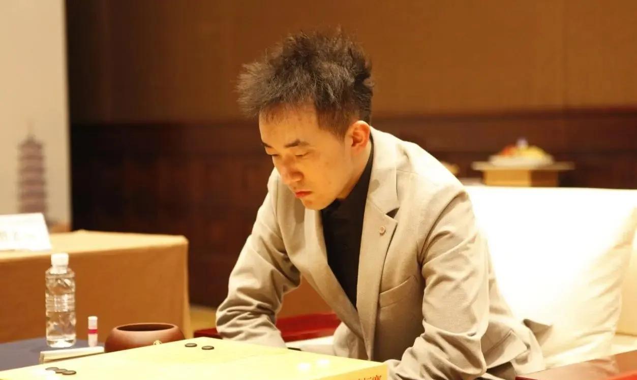 杨楷文为了春兰杯决赛，围甲有意识地隐藏实力，对外放烟雾弹？今天第十五届春兰杯决赛