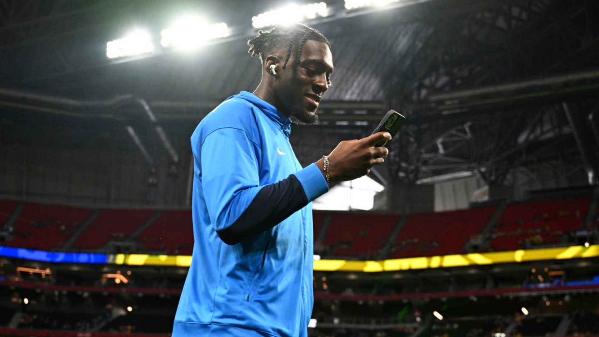 罗马原希望租借切尔西中卫迪萨西，但由于切尔西已没有外租名额，租借交易方式不可行。