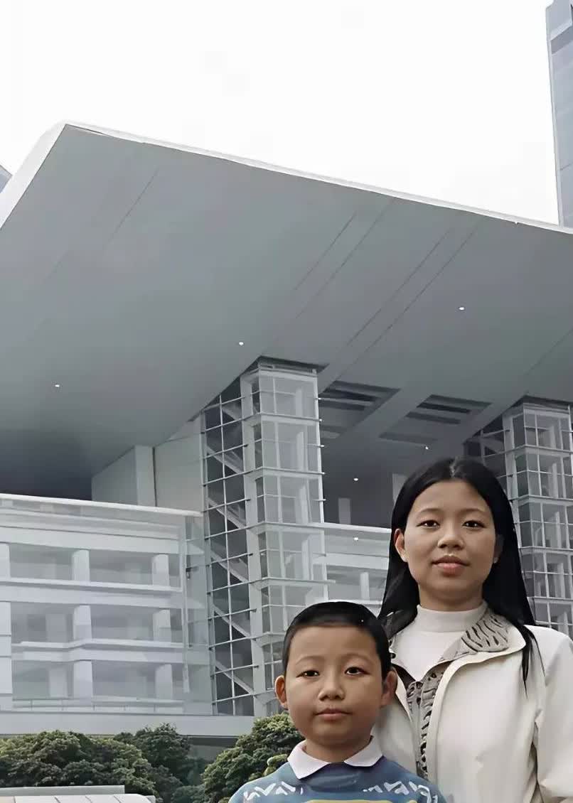 这是许敏年轻时候和姚策的合影吗

说实话

这张照片真感人，许敏和姚策虽