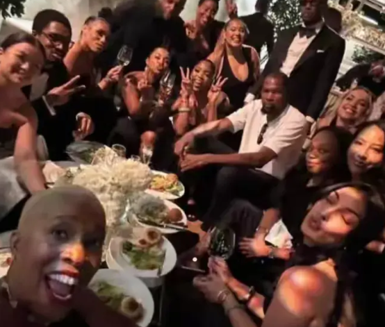 火箭巨星凯文-杜兰特真是太能装了！众所周知，快船新援布拉德利-比尔在昨天举办了一