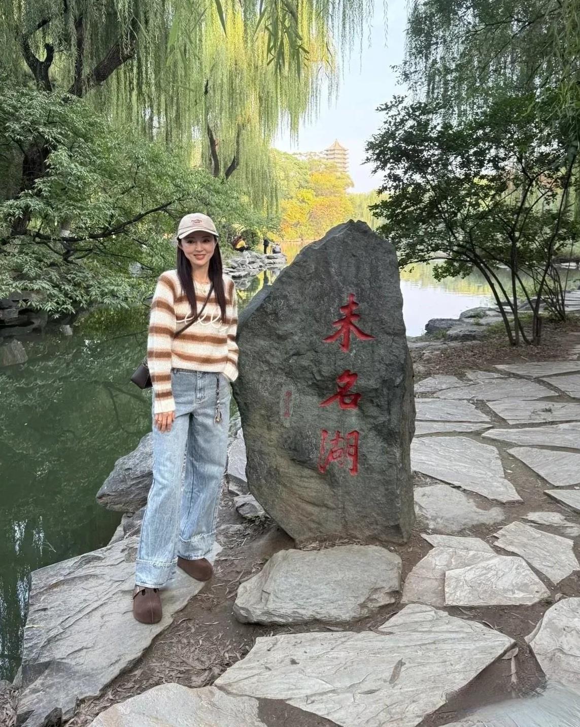 第一次线下见到明星，
董璇姐姐太美了！
这才是爱情的模样，董璇现身北大，支持老公