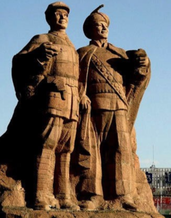 1935年，在彝海边，一场命运的握手悄然改变了红军长征的走向，当刘伯承与彝族首领