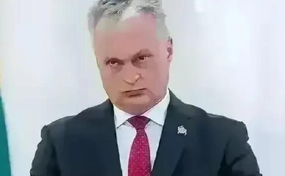 看立陶宛总统表情：硬扛到底底了，
网曝：俄罗斯再一次发出警告，如果波兰，和立陶宛
