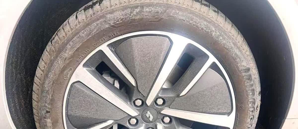 新能源车太重啦，我同事为了虚荣心，买了个理想，其实这一年下来，不咋理想。

