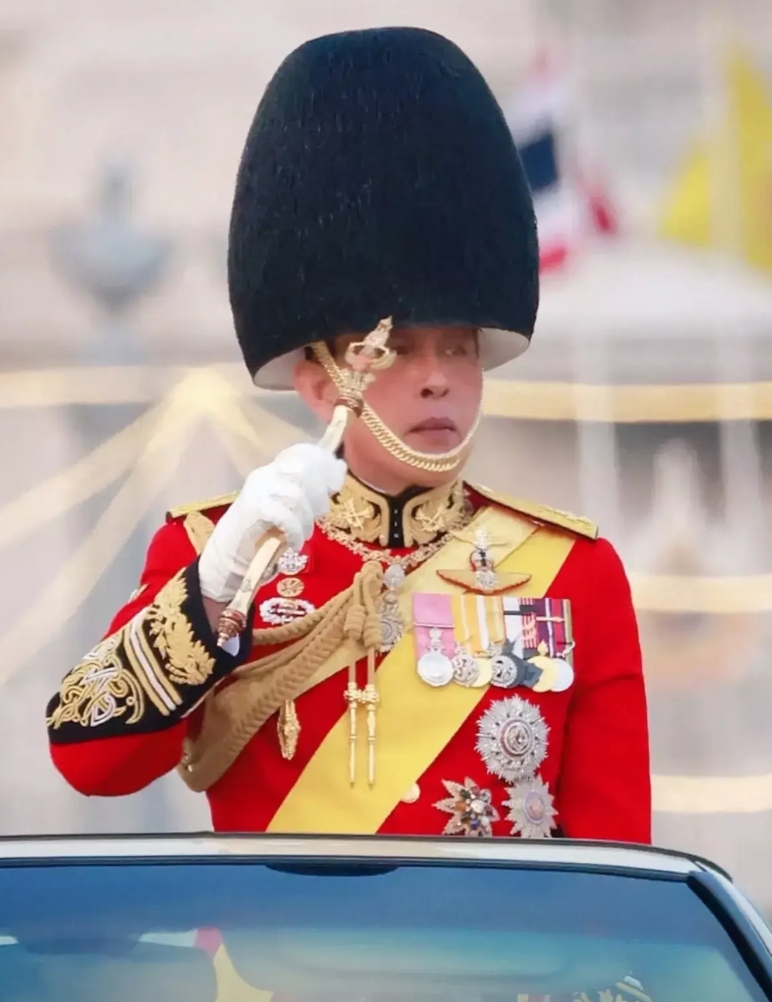 泰王为了再次助力自家侄媳，佩通坦，竟然宣布取消原定于今日为其举行的73岁诞辰大型